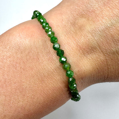 Diopsid armbånd facetslebet