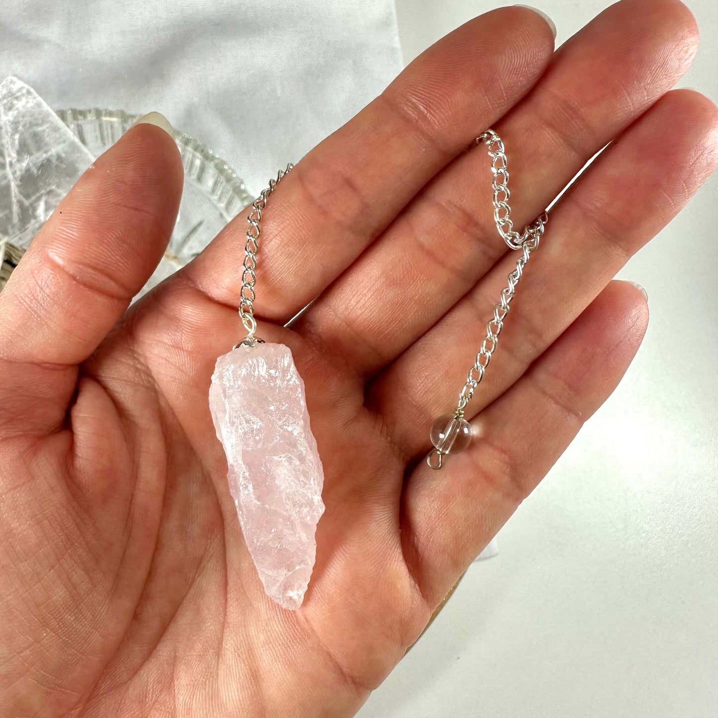 Rosenkvarts pendul, rå