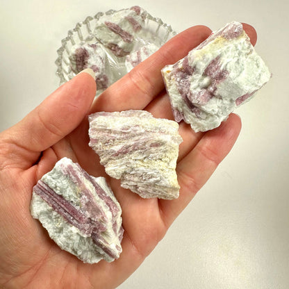 Rubellit kvarts, rå