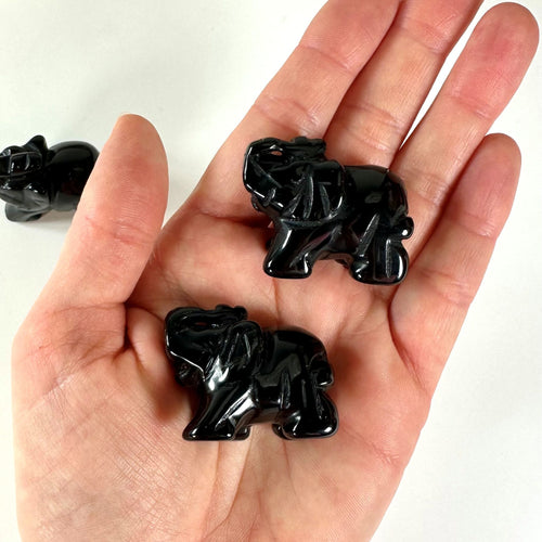 Sort obsidian elefant