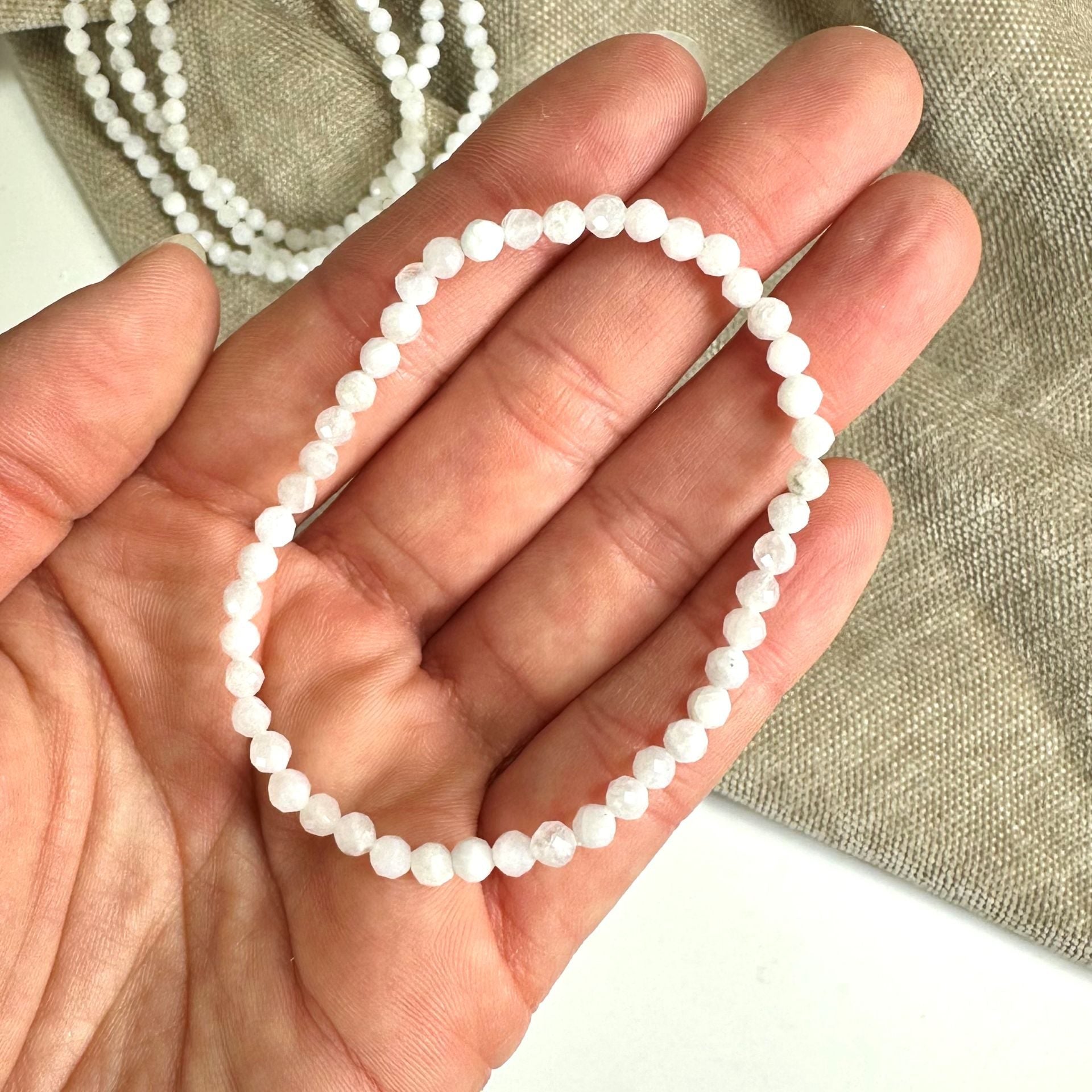 Hvid Månesten armbånd