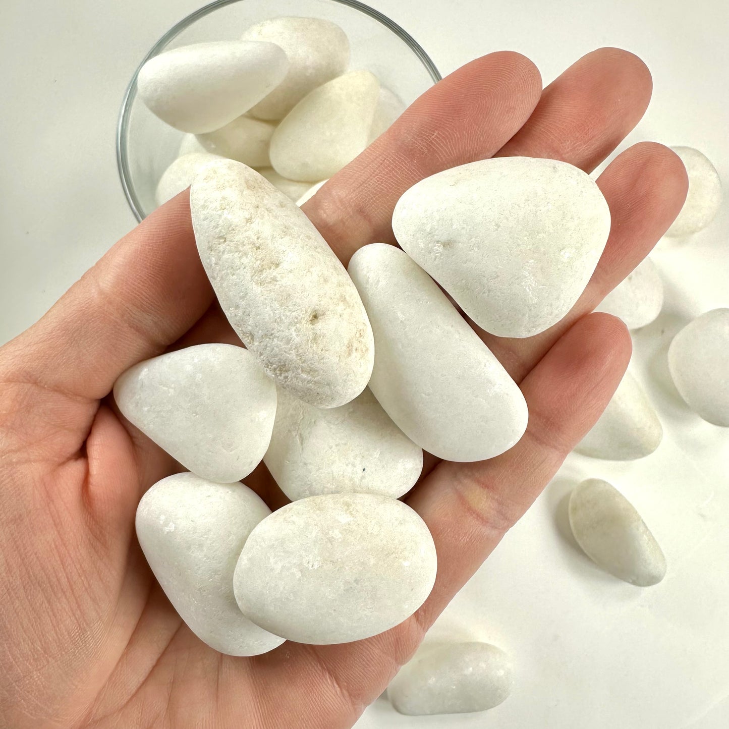 Hvid calcit lommesten